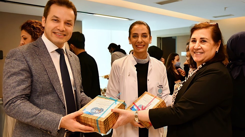 Esenyurt Belediyesi, Tıp Bayramı&rsquo;nda dolayısıyla il&ccedil;edeki t&uuml;m hastaneleri ziyaret etti