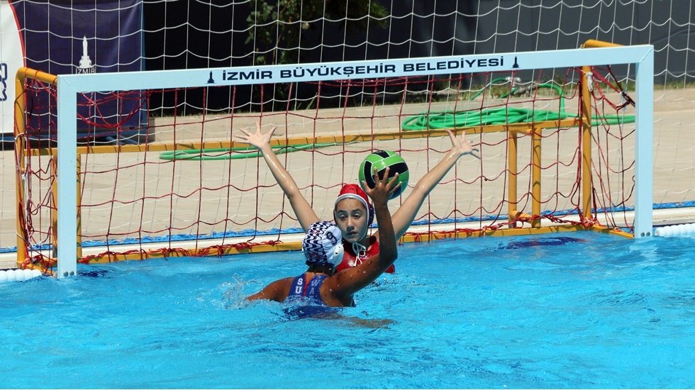 İBB&rsquo;nin &uuml;st&uuml; kapatılan Celal Atik Y&uuml;zme Havuzu her ay kullanılabilecek