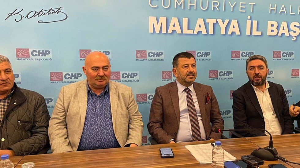 İsrail ve BAE&rsquo;de &ccedil;ark eden AKP&rsquo;ye soruyorum: Şerefsiz kim?