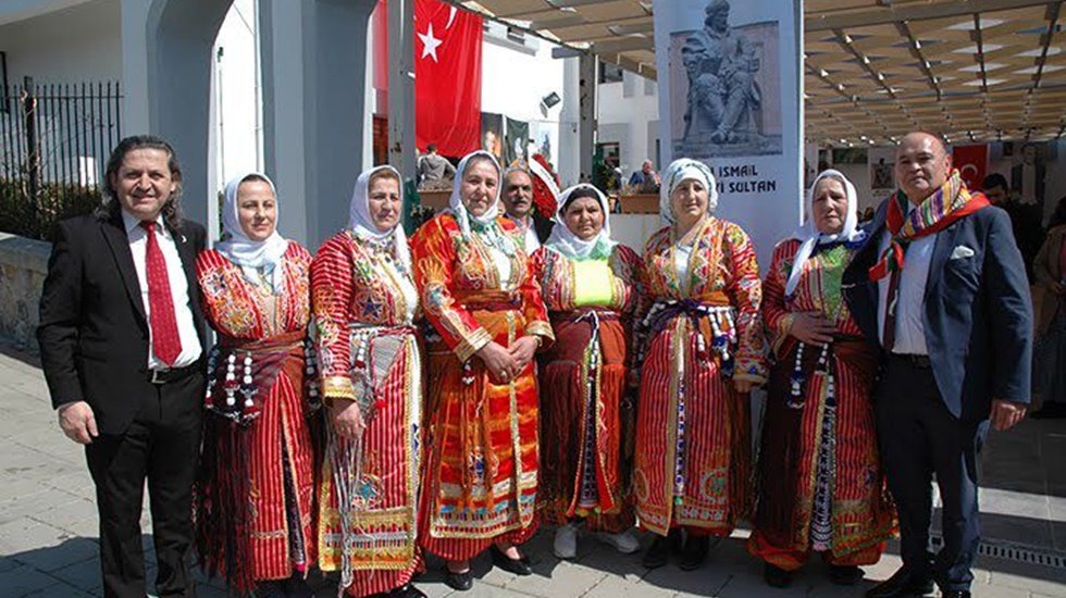 İzmir&rsquo;de birlik cemiyle nevruz kutlaması