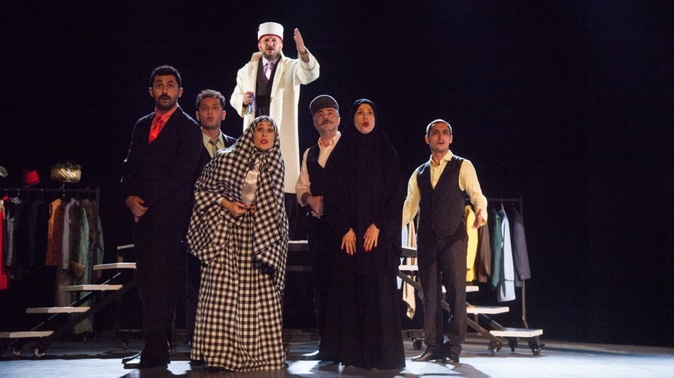 İzmir Şehir Tiyatroları bug&uuml;n &uuml;&ccedil; oyunuyla sahnede