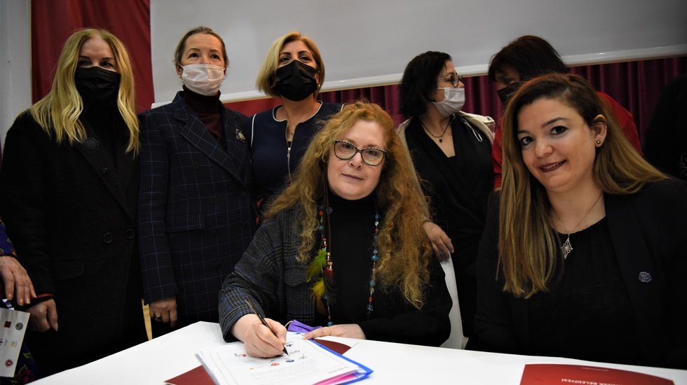 Kadına y&ouml;nelik şiddetin &ouml;nlenmesi bildirisini 45 kurum daha imzaladı
