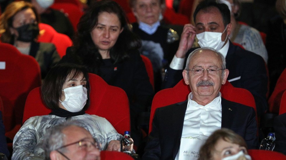 Kılı&ccedil;daroğlu, eşi Selvi Hanım ile 'Bergen' filmini izledi