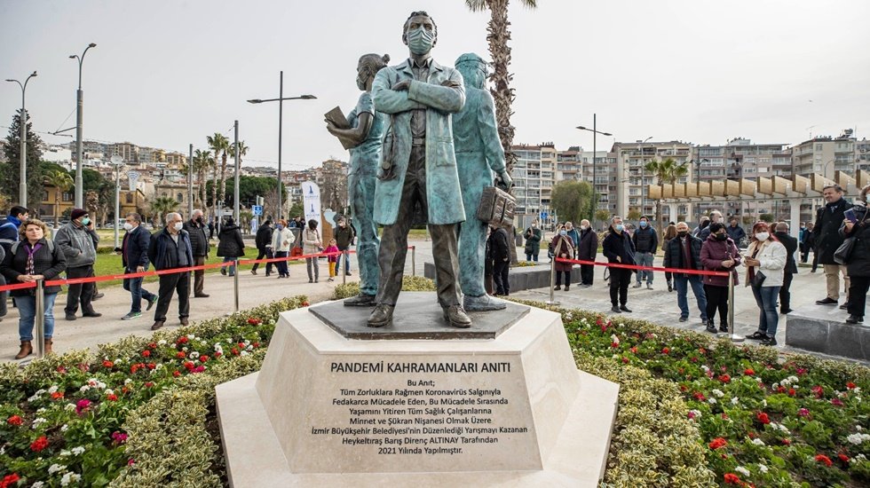 Pandemi Kahramanları Anıtı ile sağlık emek&ccedil;ilerinin m&uuml;cadelesi &ouml;l&uuml;ms&uuml;zleşti