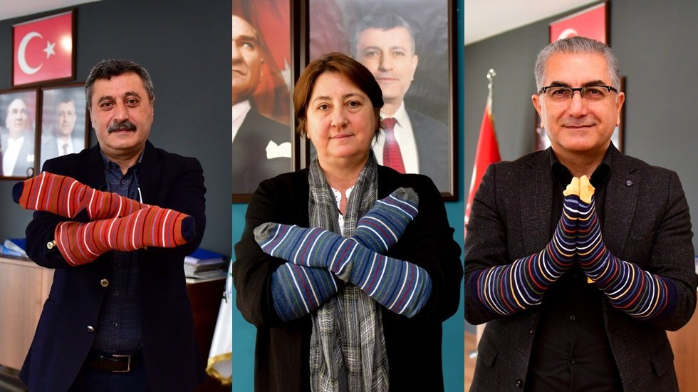 Renkli çoraplarla farkındalığa destek verdiler