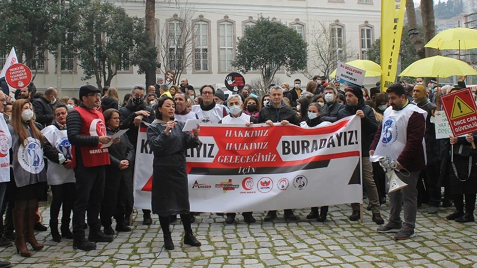 Sağlık emek&ccedil;ilerinden Bakan Koca'ya istifa &ccedil;ağrısı