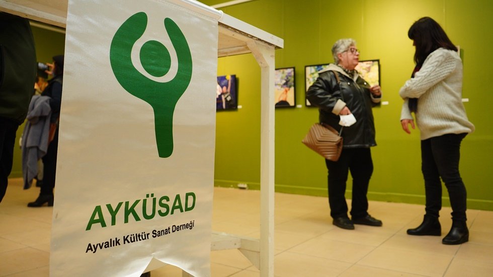 Sanat&ccedil;ılarla sanatseverler bu sergide buluştu