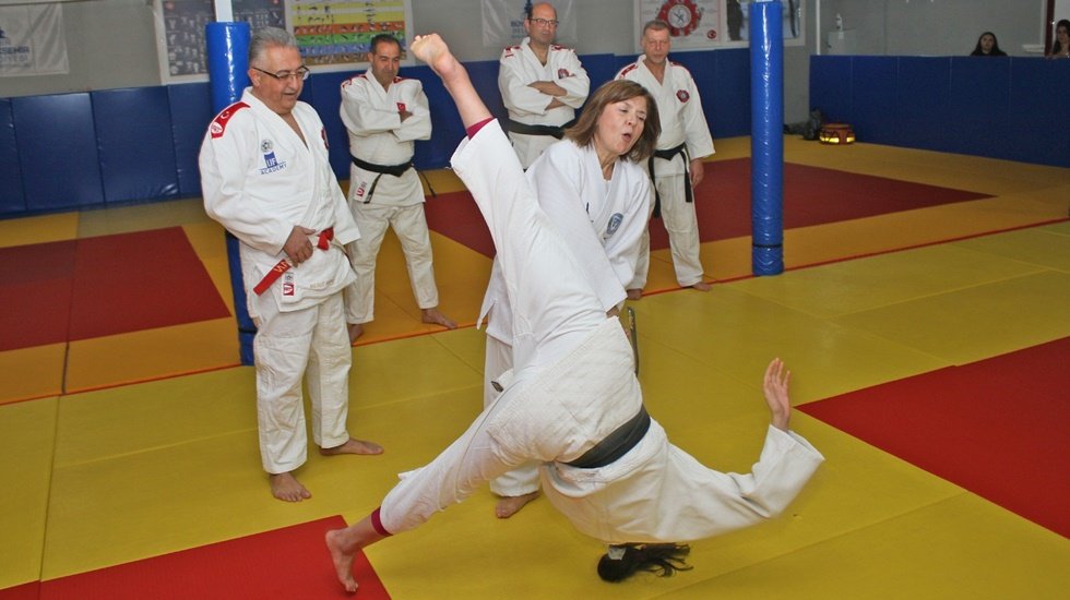 Şiddete karşı kadınlara judo eğitimi