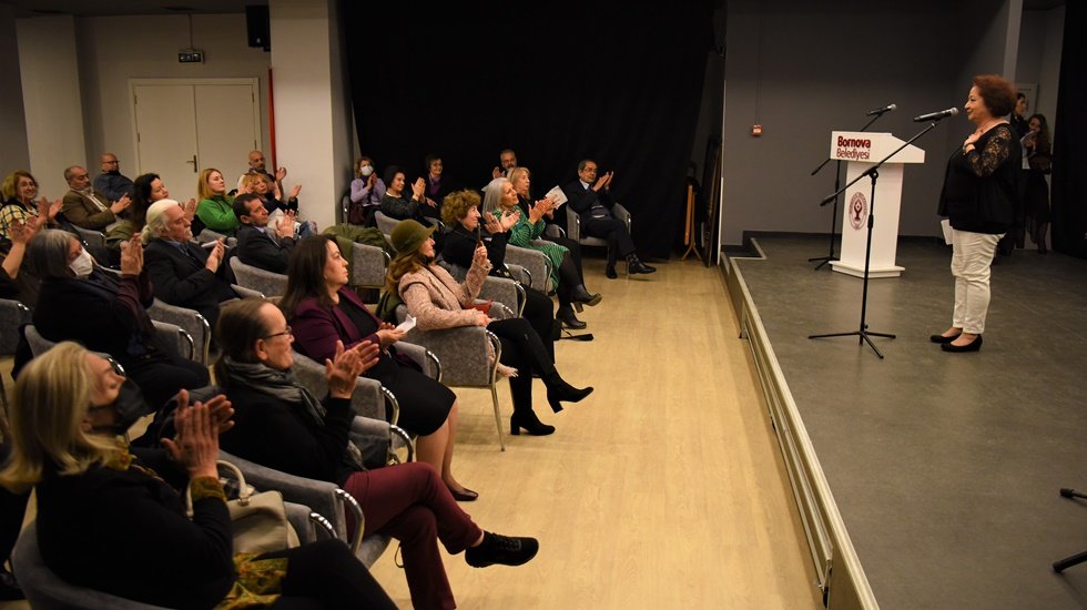 Şiir ve m&uuml;zik dinletisine Bornovalılar b&uuml;y&uuml;k ilgi...