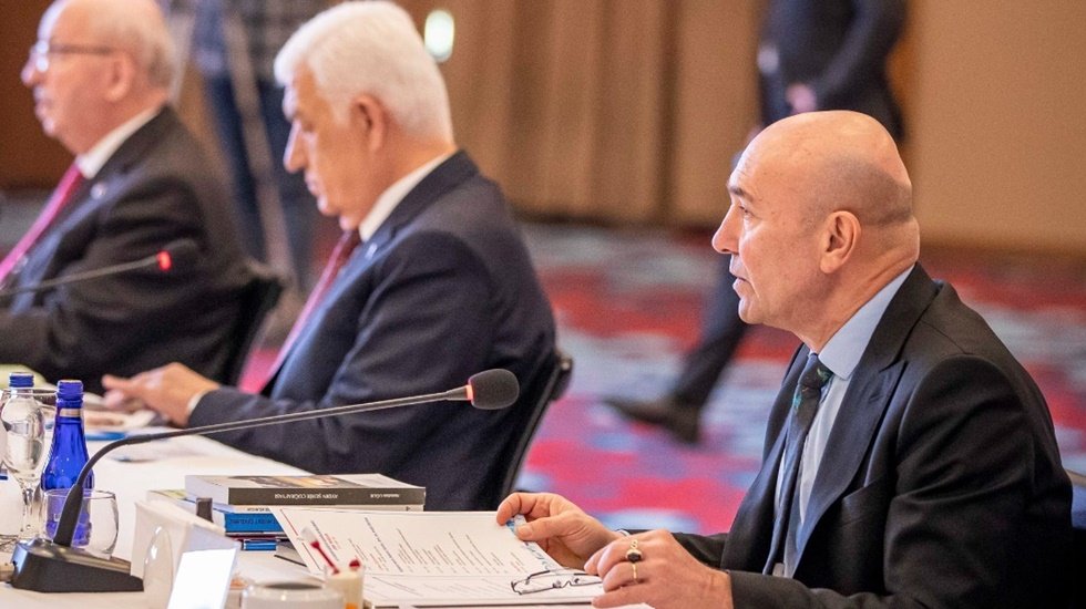 Soyer: &ldquo;İnsanların sabrı t&uuml;kendi b&uuml;y&uuml;k heyecanla değişim bekliyorlar&rdquo;