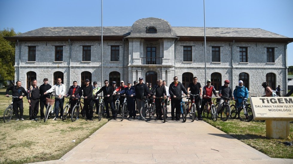 Toplu olarak yapılan bisiklet turuna Muğlalılardan b&uuml;y&uuml;k ilgi