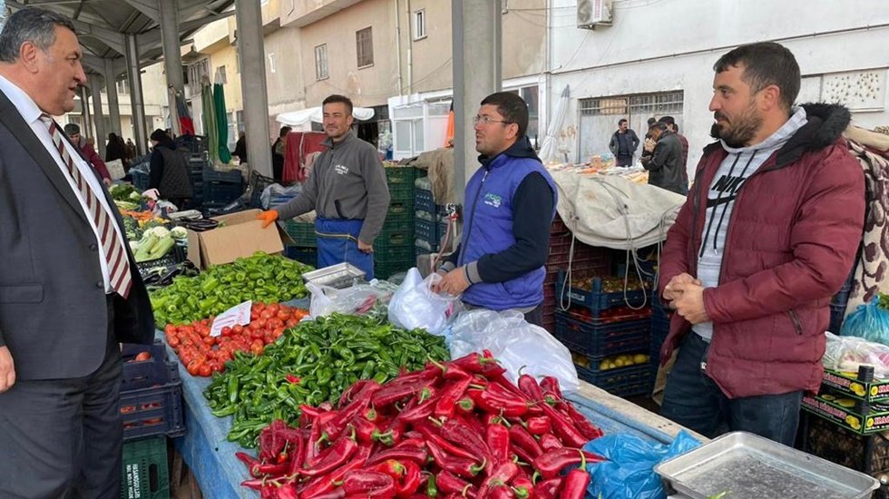 T&uuml;rkiye tarihinde b&ouml;yle bir d&ouml;nem yaşanmadı: Kilo ile değil, 1 tane patlıcan alan var