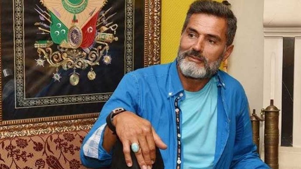 Yaşar Alptekin&rsquo;den lise etkinliğinde skandal s&ouml;zler! &Ouml;ğrenciler ıslıkladı&nbsp;