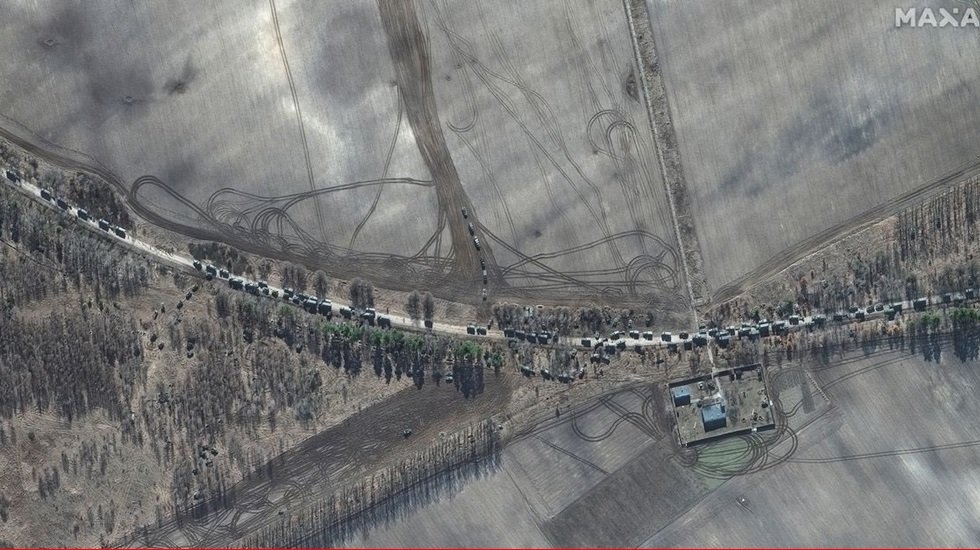 Yeni uydu görüntülerine göre 64 km uzunluğundaki Rus konvoyu Kiev’e dayandı