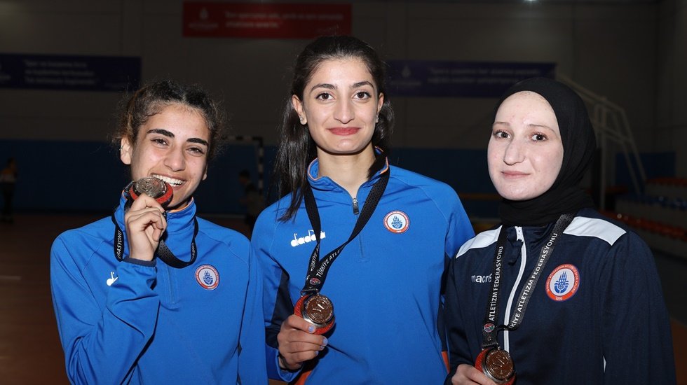 ‘Yıldız Tarama Projesi’ ile 92 genç yetenek, İBB Spor Kulübü’nün lisanslı sporcusu oldu.