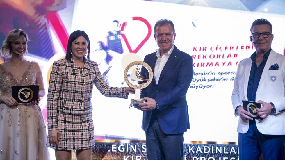 &lsquo;Yılın Kadın İstihdamı Sağlayan Belediye Başkanı &Ouml;d&uuml;l&uuml;&rsquo; Başkan Se&ccedil;er&rsquo;in