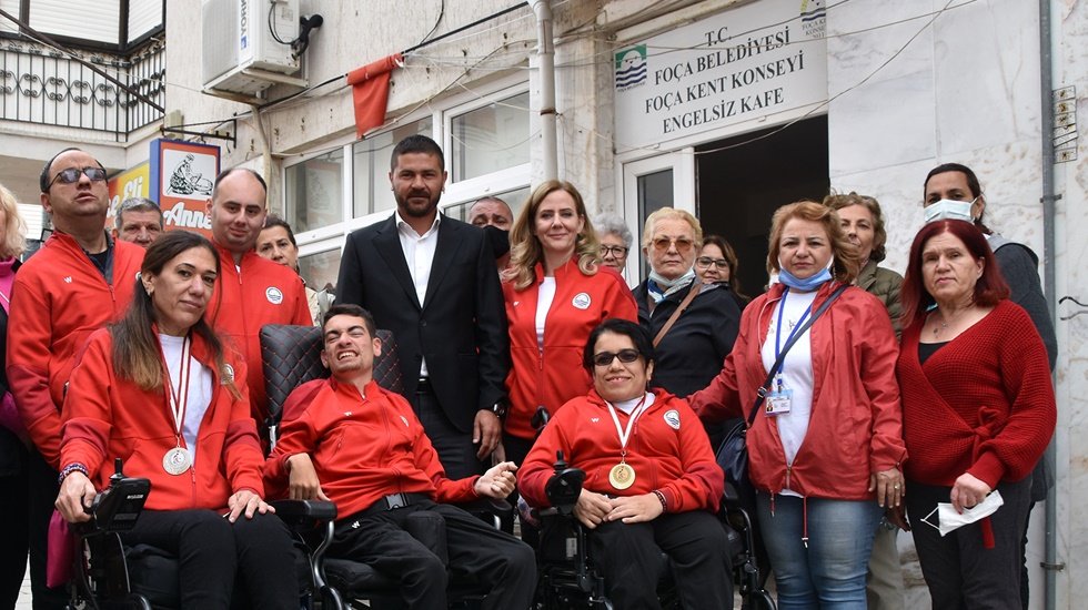 1 altın ve 1 g&uuml;m&uuml;ş madalya alan engelli Boccia sporcuları Fo&ccedil;a&rsquo;yı sevindirdi