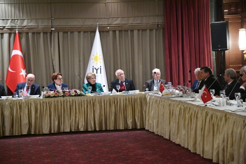 https://yenisoluk.com/uploads/2022/04/akşener iftar