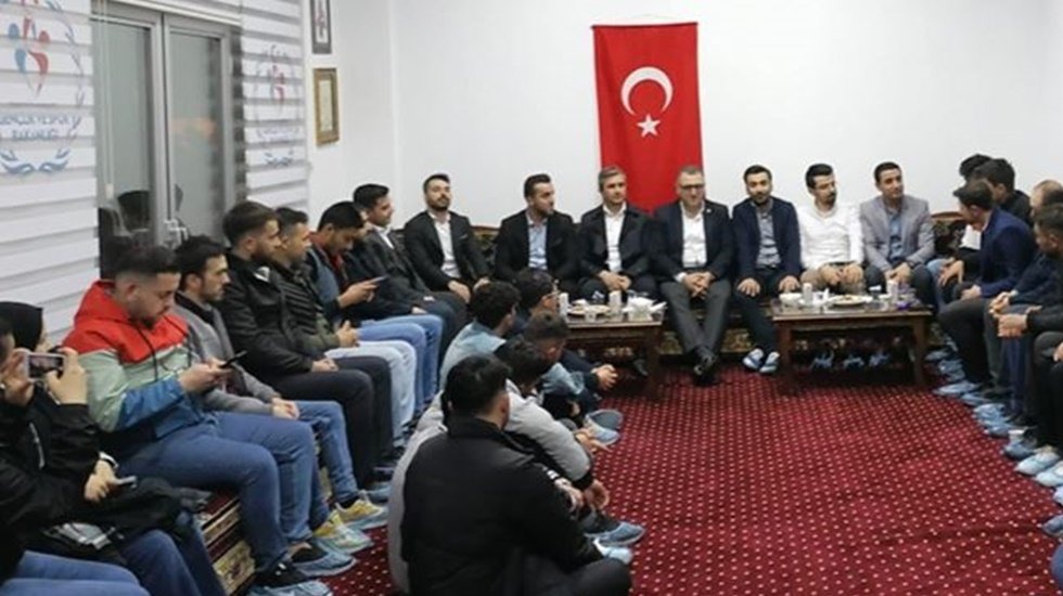 AKP'nin Gen&ccedil;likle Buluşması Gen&ccedil;lik ve Spor İl M&uuml;d&uuml;rl&uuml;ğ&uuml;&rsquo;nde yapıldı