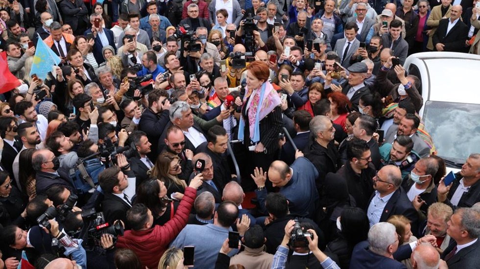 Akşener: &ldquo;Ağam bizle eğleniy&hellip;"