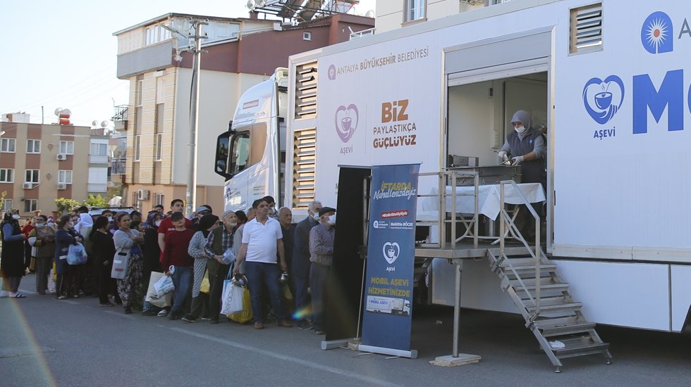 Avrupa bizi kıskanıyor: Mobil Aşevinden yemek...