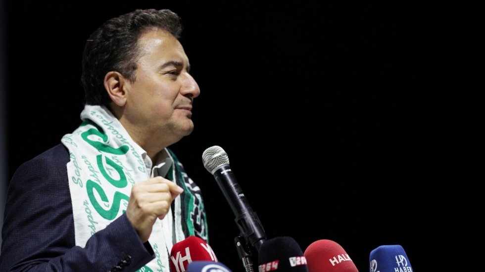 Babacan: M&uuml;hr&uuml; damlaya basalım, barajları yıkıp ge&ccedil;elim