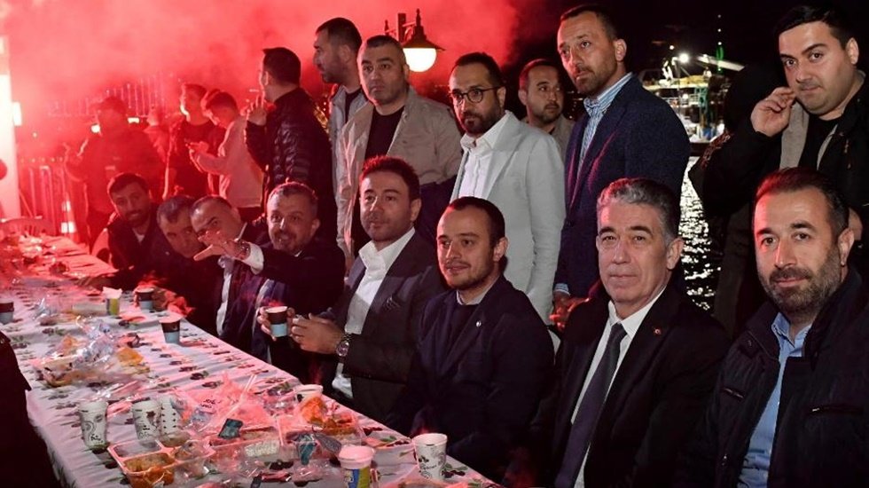 Başkan Akpolat &Ccedil;arşı Grubu&rsquo;nun 40.yıl iftar yemeğine katıldı!