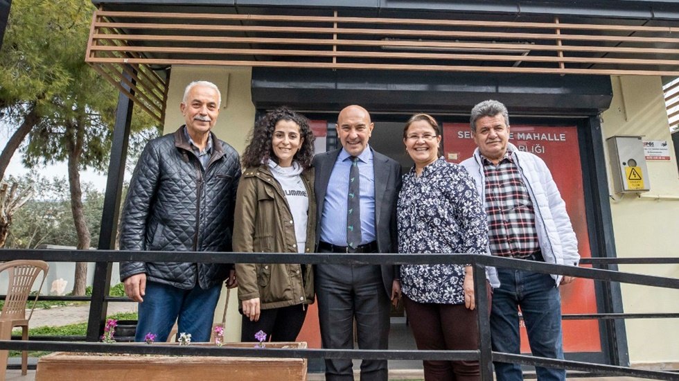 Başkan Soyer: "Ekiplerimiz k&uuml;&ccedil;&uuml;k b&uuml;y&uuml;k demeden t&uuml;m ihtiya&ccedil;lara yardım eli uzatıyor"