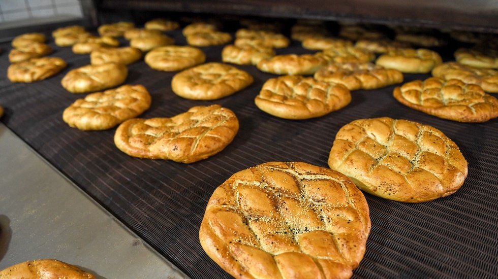 B&uuml;y&uuml;kşehir, 300 gramlık ramazan pidelerini 2,5 liradan satışa sunuyor