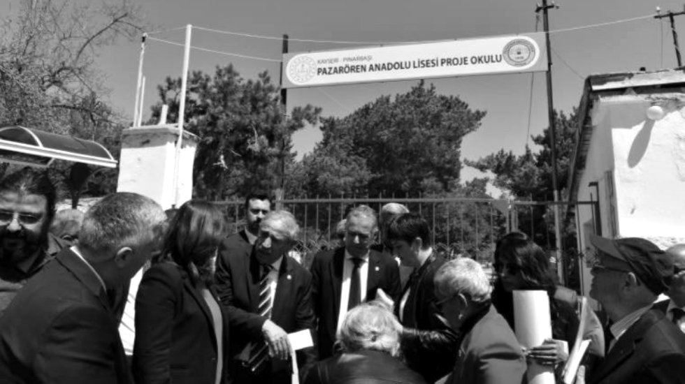 CHP heyeti kapatılan k&ouml;y enstit&uuml;s&uuml;ne alınmadı