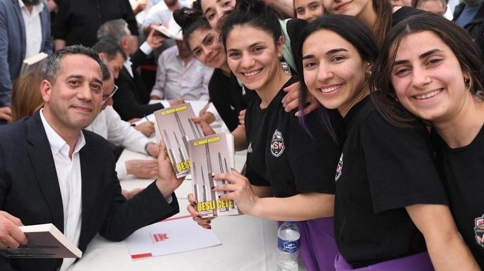 CHP&rsquo;li Başarır&rsquo;ın &lsquo;Beşli &Ccedil;ete&rsquo; kitabına gen&ccedil;lerden yoğun ilgi