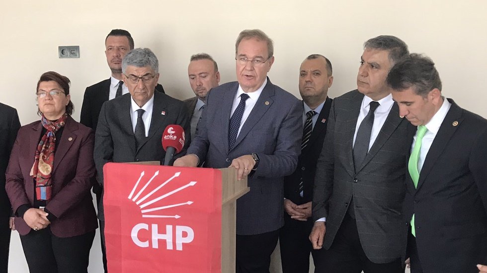 CHP S&ouml;zc&uuml;s&uuml; &Ouml;ztrak:&nbsp;&ldquo;&Ccedil;akma oligarkın itirafı, ABD&rsquo;nin himmetiyle g&ouml;reve gelmişler&rdquo;