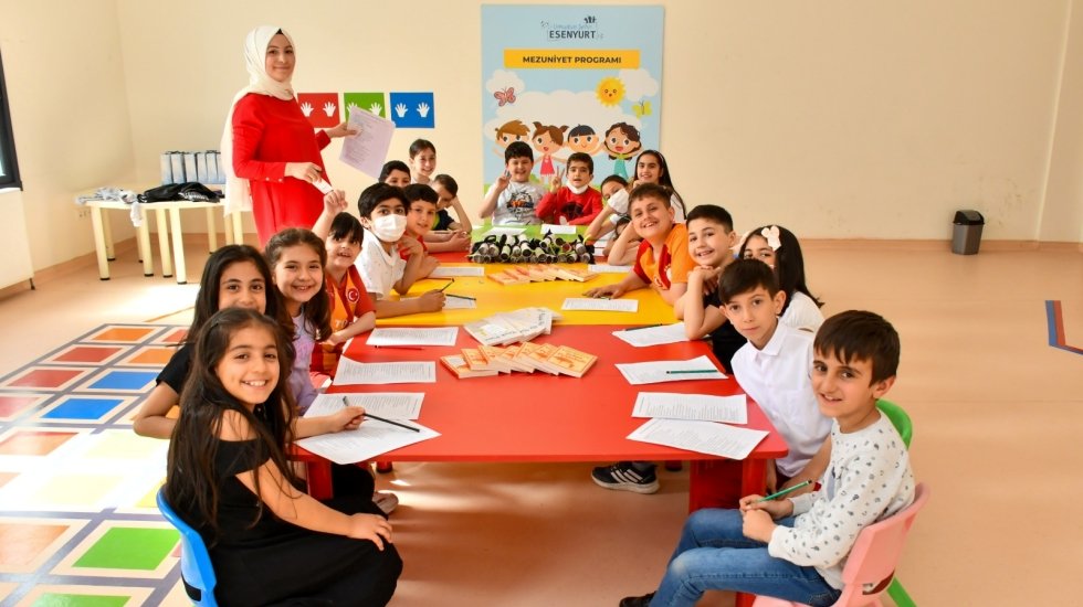 Çocuklar mezun olduklarına hem sevindi hem de üzüldü