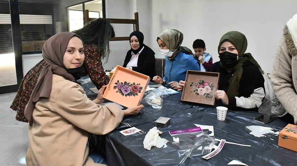 Esenyurt'ta kadınlar sosyal dayanışma ile daha g&uuml;&ccedil;l&uuml;