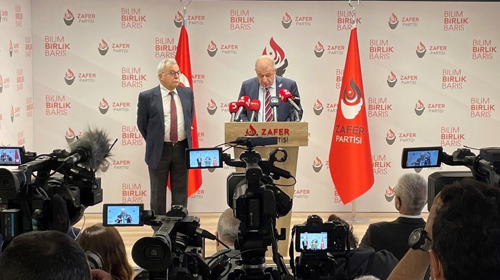 Eski Dışişleri Bakanı Ş&uuml;kr&uuml; Sina G&uuml;rel Zafer Partisi&rsquo;ne Katıldı