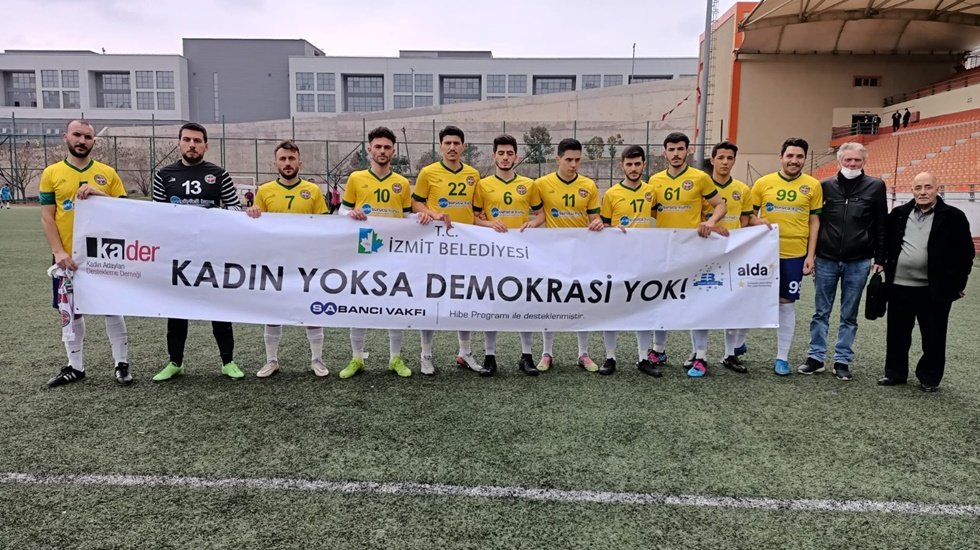Futbol takımlarından ortak mesaj &ldquo;Kadın Yoksa Demokrasi Yok&rdquo;