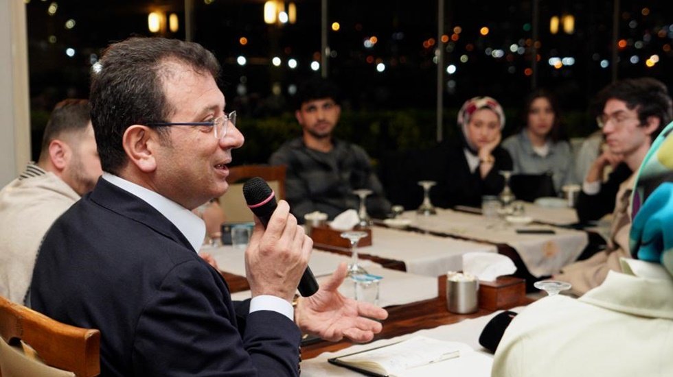 Gen&ccedil;ler İmamoğlu&rsquo;nu soru yağmuruna tuttu...