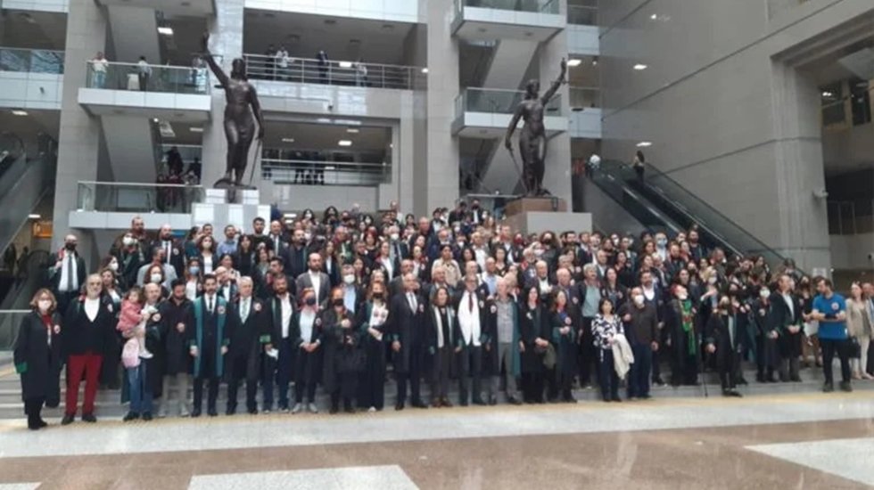 İstanbul Adliyesi'nde 'Adalet Nöbeti' başladı