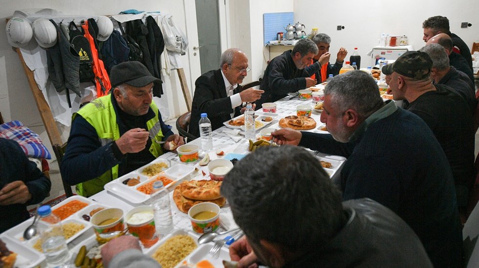 Kılı&ccedil;daroğlu, inşaat iş&ccedil;ileri ile iftar sofrasında buluştu