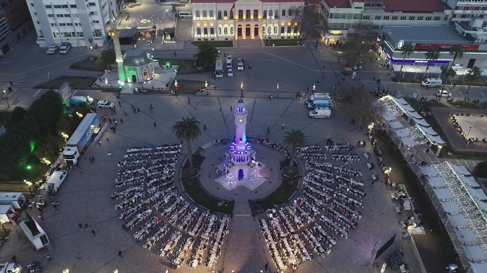 Konak Meydanı&rsquo;nda iftar yemeği&hellip;