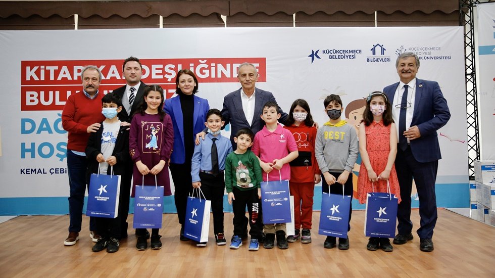 K&uuml;&ccedil;&uuml;k&ccedil;ekmece Belediyesi&rsquo;nden ihtiya&ccedil; sahibi okullara kitap desteği