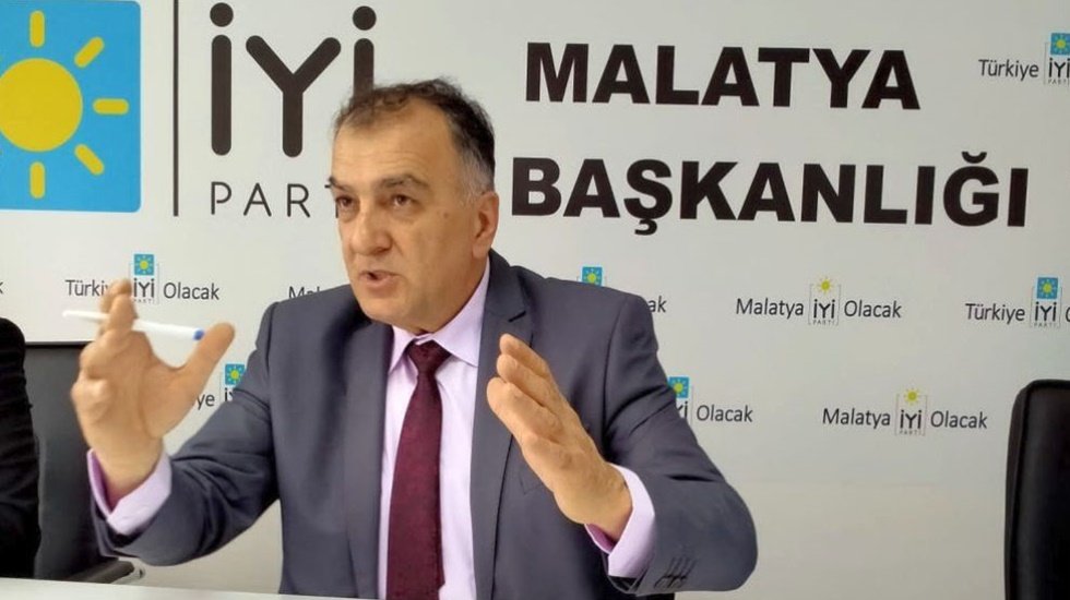 Milli Eğitim M&uuml;d&uuml;r&uuml;n&uuml;n g&ouml;revden alınmasına tepki