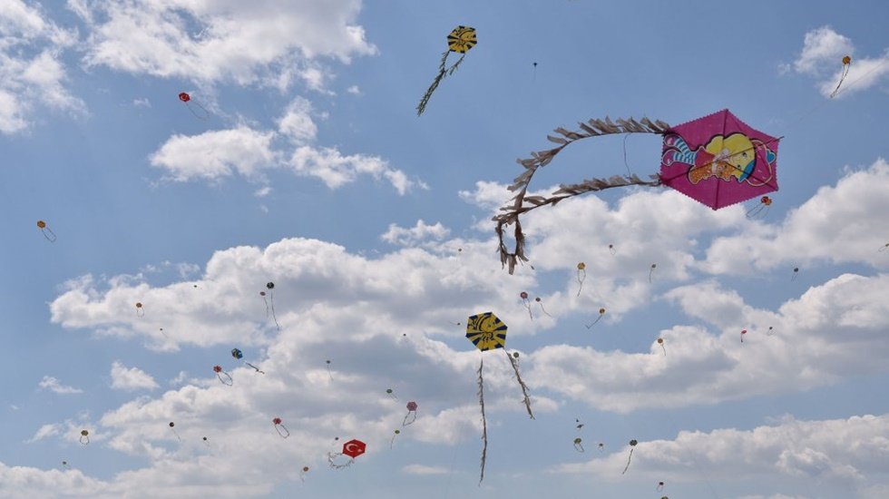 Reng&acirc;renge u&ccedil;urtmalar Bornova&rsquo;da g&ouml;ky&uuml;z&uuml;yle buluşacak
