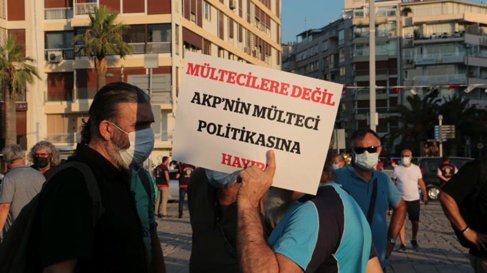 Topluma entegre olmayan g&ouml;&ccedil;menler (&hellip;..) taciz ediyor.