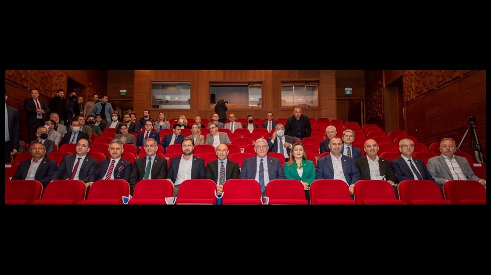 Tun&ccedil; Soyer g&ouml;revdeki &uuml;&ccedil; hizmet yılını Millet İttifakı temsilcilerine anlattı