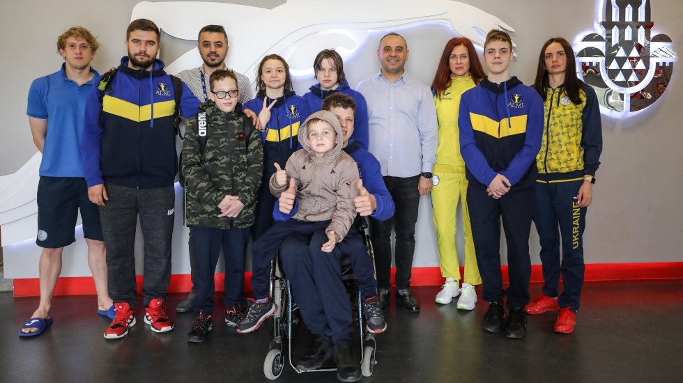 Ukraynalı sporcular İBB havuzunda antreman yapıyor
