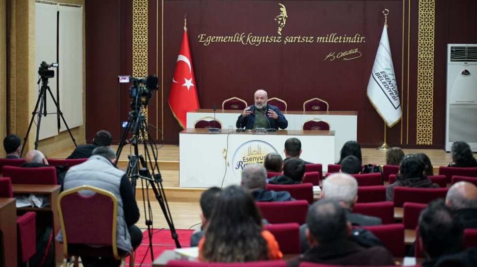 Yazar İhsan Elia&ccedil;ık, Esenyurtlularla bir araya geldi