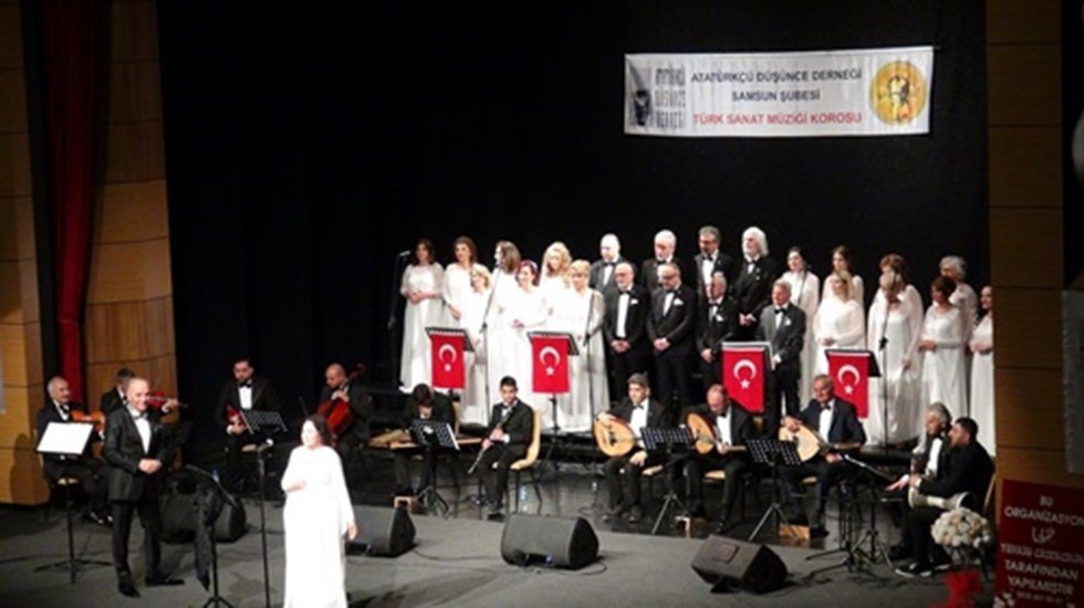 19 Mayıs Atat&uuml;rk&rsquo;&uuml; Anma Gen&ccedil;lik ve Spor Bayramı etkinlikleri coşkulu bir konserle başladı
