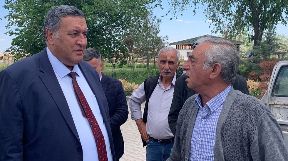 20 ineğe bakabilmek i&ccedil;in gebe s&uuml;t ineğini kesime g&ouml;nderdi