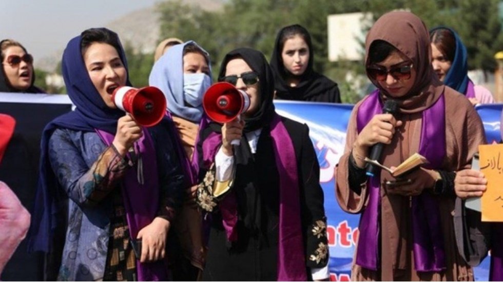 Afgan kadınları: "Burka bizim değil"